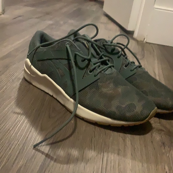 Women sneakers - Picture 2 of 3